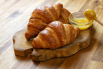 Puff pastry croissants with honey
