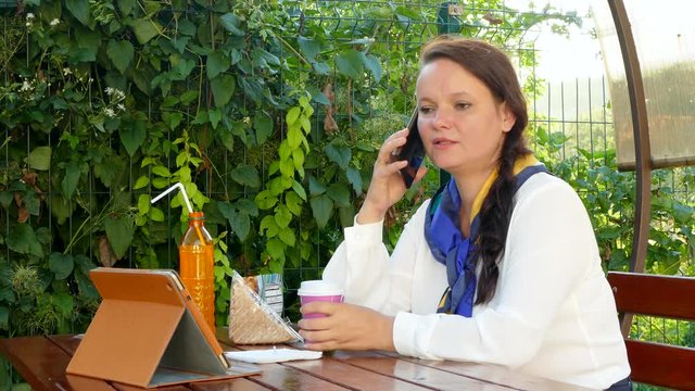 business woman talking on the phone