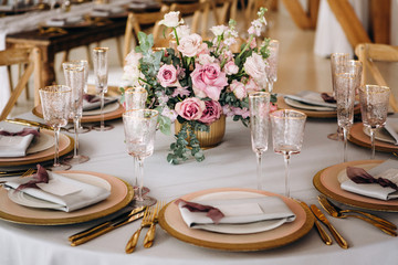 Beautiful decoration fo the wedding table.