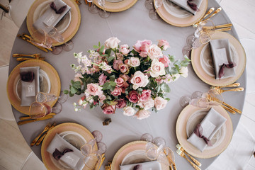 Beautiful decoration fo the wedding table.