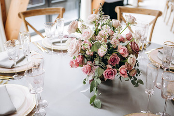 Beautiful decoration fo the wedding table.