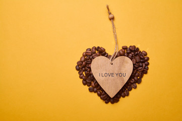 The inscription on the wooden heart: I love you. And the heart of coffee
