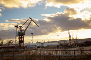 dźwig na tle nieba © David0712