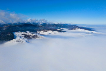 Fototapeta na wymiar Morning mountain landscape with low clouds