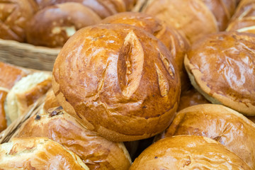 fresh bread on the shelves in bakery, food
