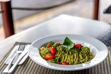 pasta with tomatoes and basil