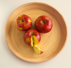Fototapeta na wymiar wooden plate with ripe fresh red apples