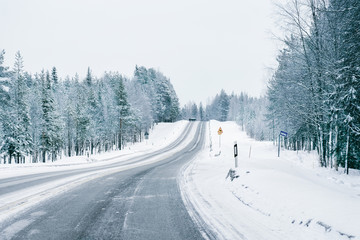 Obraz premium Road at snowy winter Lapland