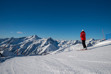 Fototapeta na wymiar Skiing in the alps