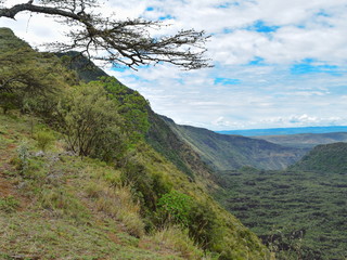 Obraz premium Hiking along the volcanic crater of Mount Suswa, Rift Valley, Kenya