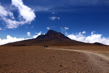 キリマンジャロ登山とマウェンジ峰