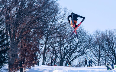 People are enjoying skiing	/ snowboarding	