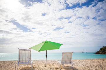 Fototapeta premium White chairs and umbrella on a beach