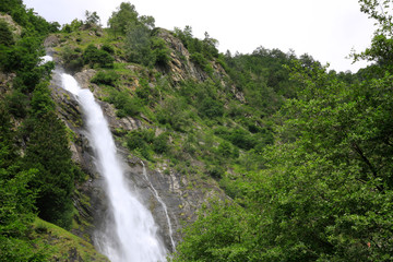 Naklejka na ściany i meble Wasserfall in Südtirol, Partschins, Meran, Italien