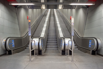 Obraz premium Rolltreppen öffentlicher Nahverkehr
