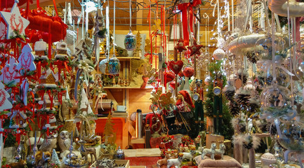 Decorazioni al tradizionale mercatino di Natale di Salisburgo in Austria