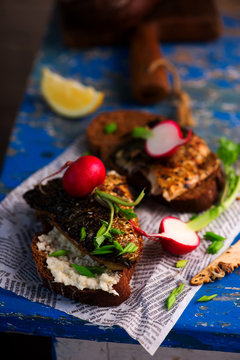 mackerel sandwich grill with horseradish  sauce.