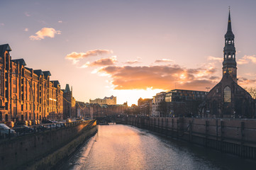 Hamburg Sonnenuntergang Panorama mit Elbphilharmonie