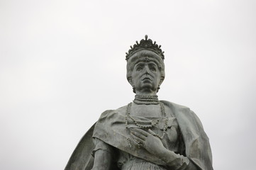 Fototapeta na wymiar estatua reina maria cristina
