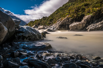Obraz premium Hooker Valley track. Tasman river