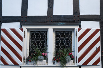 Fenster mit Fensterläden in Königswinter am Rhein
