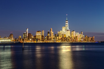 Obraz premium New York City Skyline after Sunset