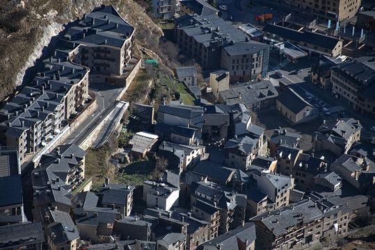 Vista aerea de la población de Canillo en Andorra.