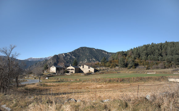 Casas rurales en Andorra. Montañas de los pirineos al Sud de Europa