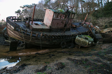 épaves de bateaux anciens échoués en bretagne