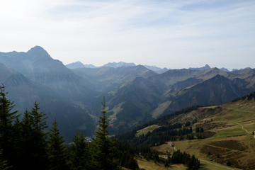 Fototapeta na wymiar Allgäuer Alpen - Blick vom Walmendinger Horn 