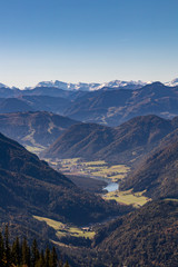 Tal in den Alpen