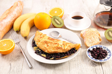omelet with blueberry
