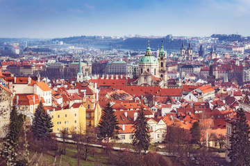 Naklejka premium Malowniczy widok z lotu ptaka na Clementinum w Pradze, Republika Czeska, w ciągu dnia.