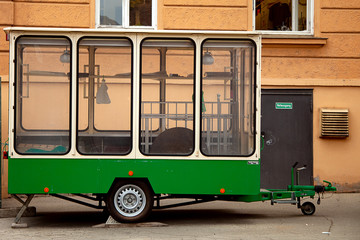 Anhänger mit Fenster