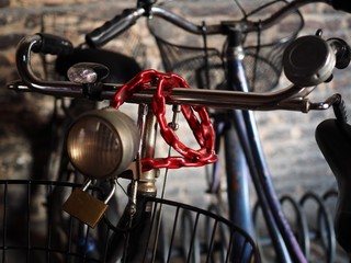 Fototapeta na wymiar Handlebars of bicycles, light and red chain.