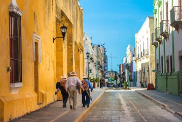 Zelfklevend Fotobehang Mariachi in de straten van de koloniale stad Campeche, Mexico © javarman