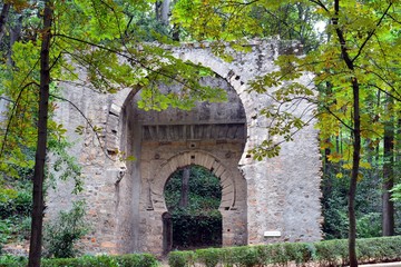 Puerta de Bibrambla, en el bosque de la Alhambra, Granada