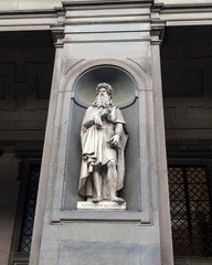 Statue of Leonardo da Vinci on the facade of the Uffizi gallery in Florence