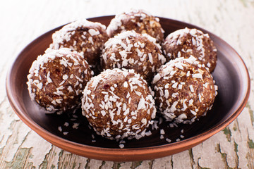 Raw cocoa and coconut energy balls