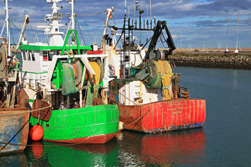Fischerboote im Hafen bereit zum auslaufen