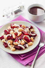 Beetroot salad with white kidney beans, pickles and onion