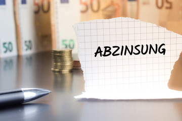 Abzinsung schriftlich auf einem Notizzettel