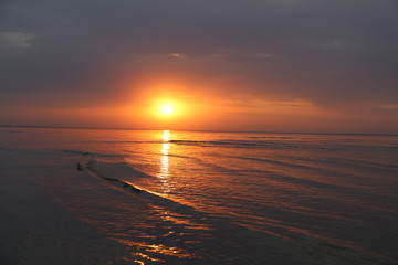 Fototapeta na wymiar beautiful sea sunset 