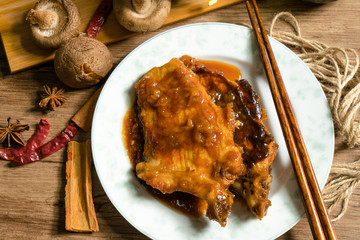 Sauce big row, wood grain background