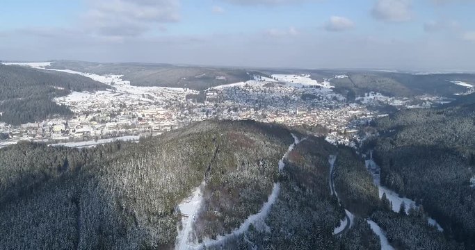 drone / winter / schwarzwald / wald / schnee / b&auml;ume / landschaft