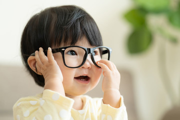 子供　眼鏡