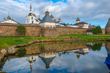 Spaso-Preobrazhensky Solovetsky Monastery in the summer from the Bay of well-being, Russia - obrazy, fototapety, plakaty