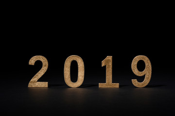 Año nuevo en números de madera 2019, color dorado sobre fondo negro