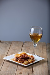 bodegón de comida y bebida