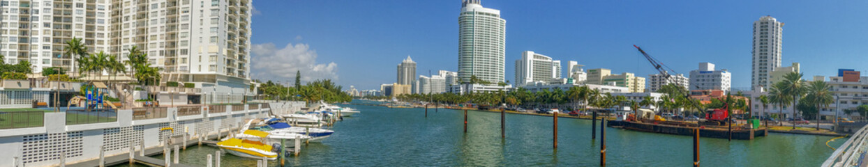 Fototapeta na wymiar MIAMI - FEBRUARY 2016: Panoramic view of Miami Beach on a sunny day. The city attracts 15 million tourists annually